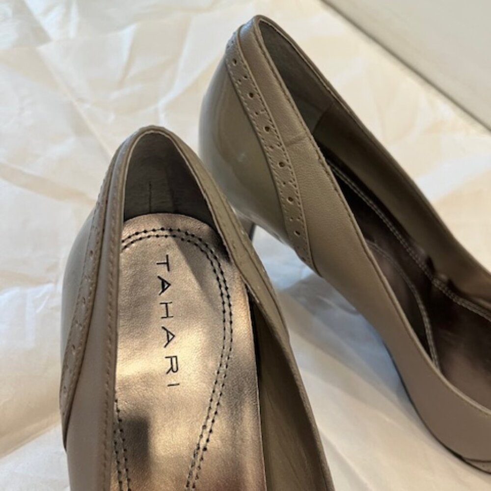 Tahari pumps - Picture 7 of 9